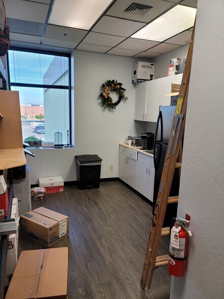 7580 E Gray Rd, Scottsdale, AZ for lease - Interior Photo - Image 3 of 20