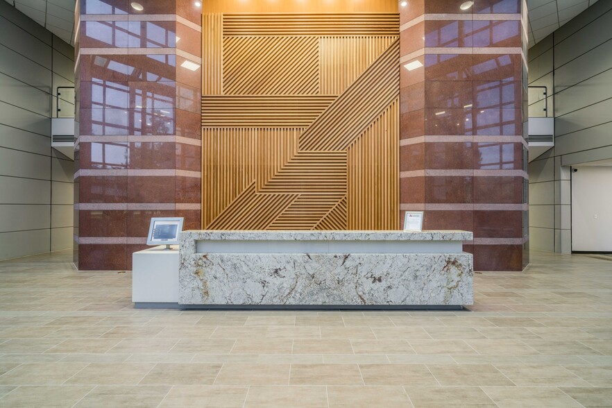 11450 Compaq Center West Dr, Houston, TX for lease - Lobby - Image 3 of 11