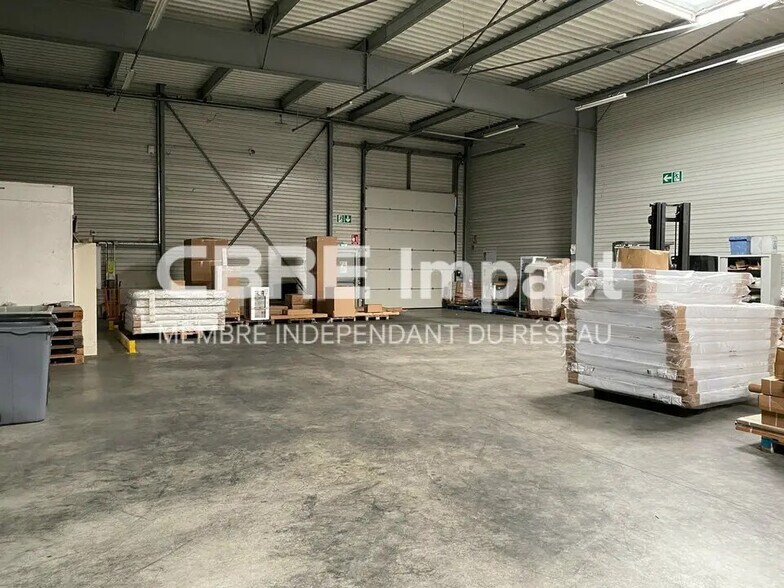 Flex in Dijon for lease - Interior Photo - Image 2 of 8