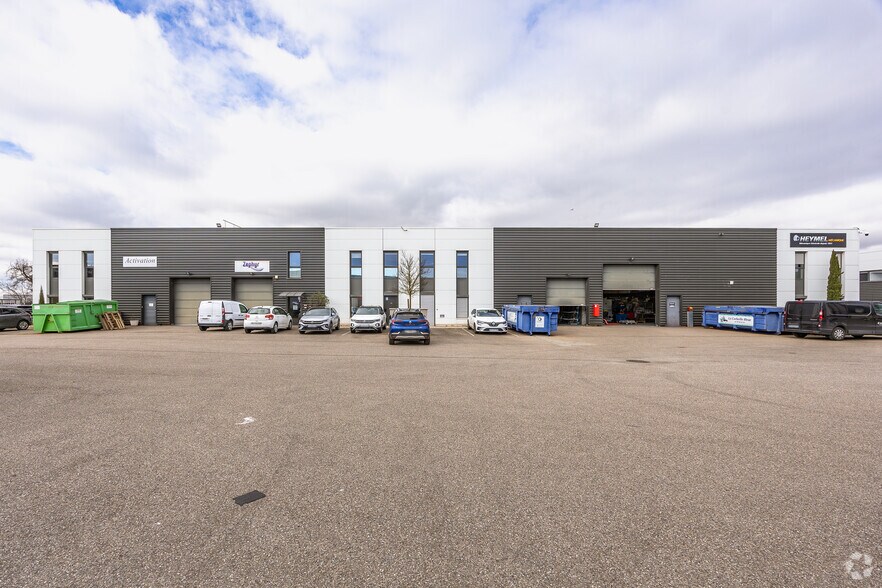 Flex in Chassieu for sale - Building Photo - Image 2 of 2