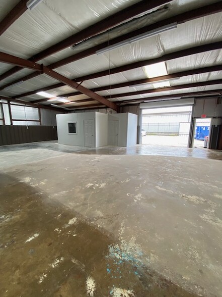 3530 Pinemont Dr, Houston, TX for lease - Building Photo - Image 1 of 12