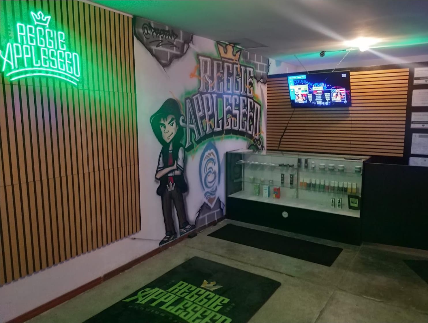 16899 Lakeshore Dr, Lake Elsinore, CA for lease Interior Photo- Image 1 of 2