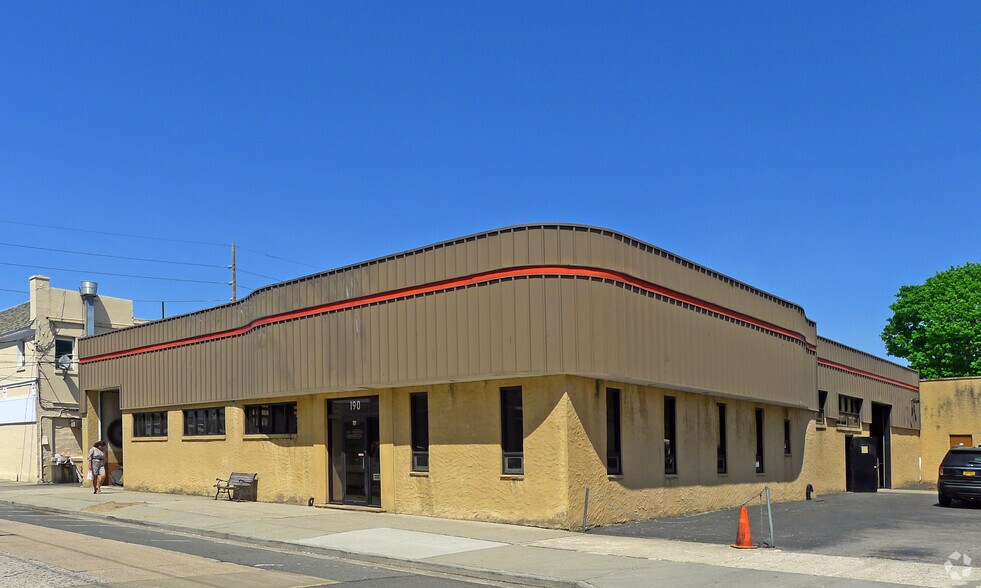 190 Earle Ave, Lynbrook, NY for sale - Primary Photo - Image 1 of 1