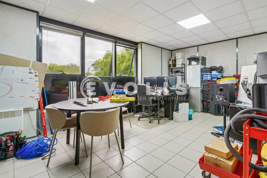 Office in Créteil for lease - Interior Photo - Image 3 of 7