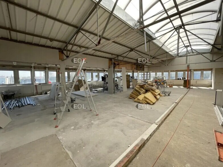 Flex in Nanterre for sale - Interior Photo - Image 3 of 8