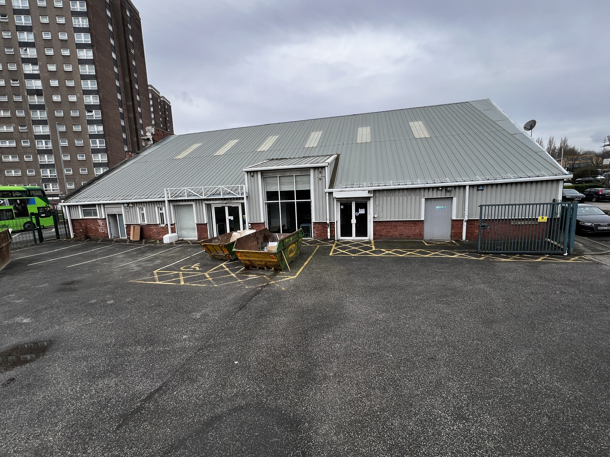 14-16 Tong Rd, Leeds for lease Primary Photo- Image 1 of 2