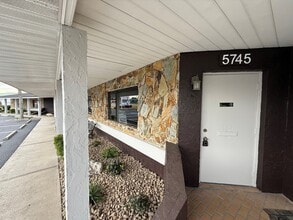 5739-5749 Gall Blvd, Zephyrhills, FL for lease Building Photo- Image 1 of 8