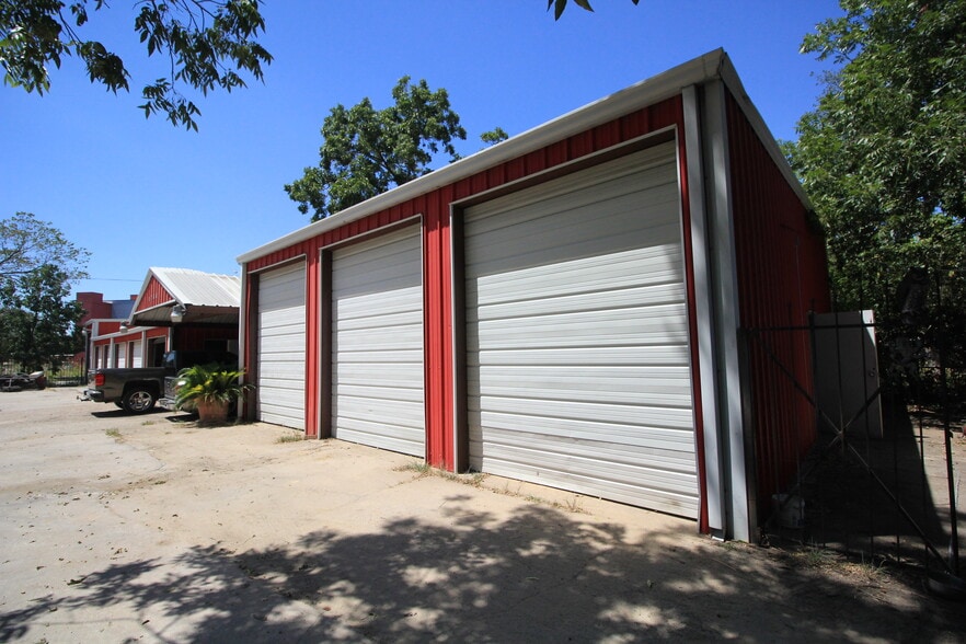 2736 Fennell St, Houston, TX for lease - Building Photo - Image 2 of 4