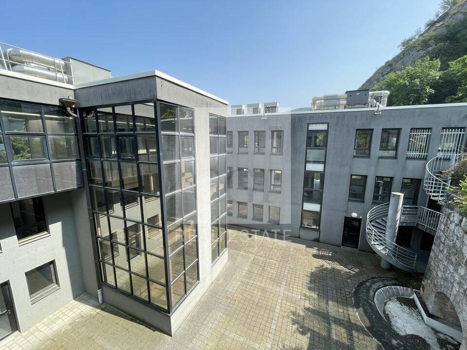Office in Sassenage for lease Building Photo- Image 1 of 6