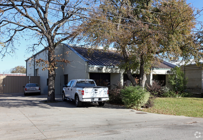 2511 Merrell Rd, Dallas, TX for sale - Primary Photo - Image 1 of 1