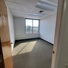 4041 University Dr, Fairfax, VA for lease Interior Photo- Image 2 of 6