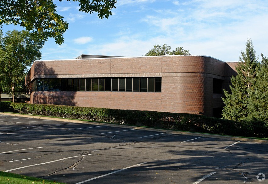 1333 Northland Dr, Mendota Heights, MN for lease - Building Photo - Image 2 of 7