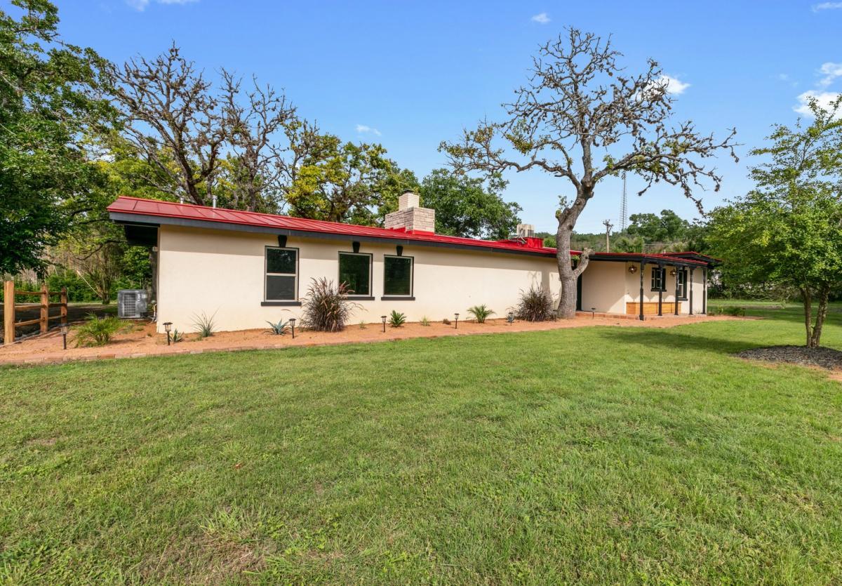 48 Kneese Rd, Fredericksburg, TX for sale Primary Photo- Image 1 of 15