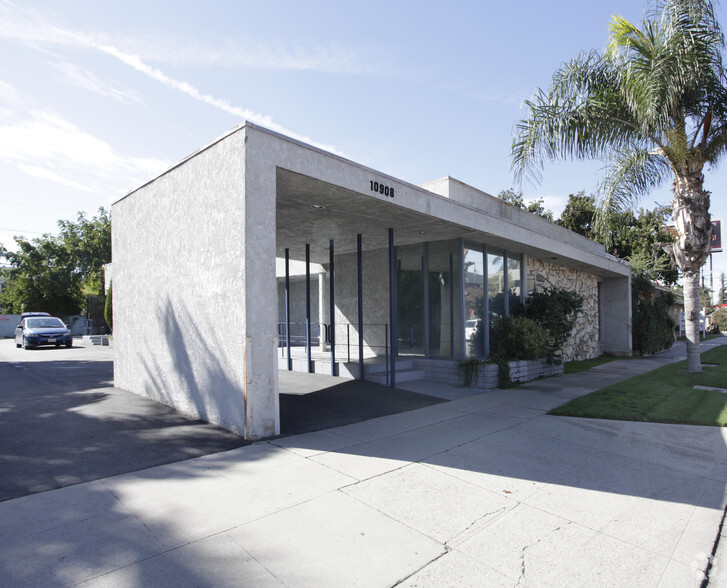 10906 Riverside Dr, North Hollywood, CA for lease - Primary Photo - Image 1 of 6