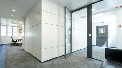 Office in Alcobendas, Madrid for lease Interior Photo- Image 2 of 30