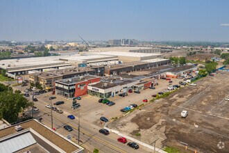 5441-5471 Av Royalmount, Mont-Royal, QC - AERIAL  map view