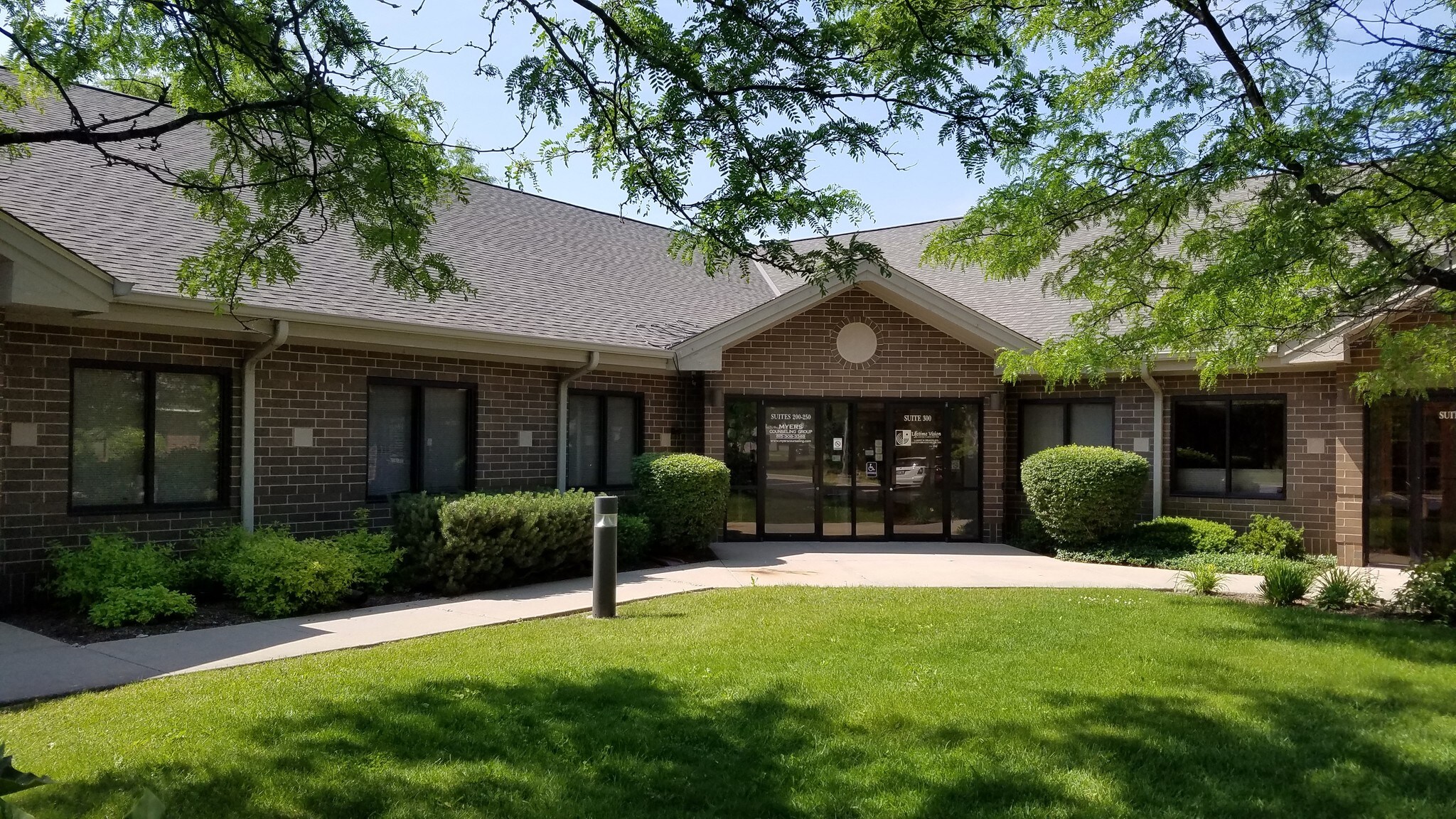 300 Memorial Dr, Crystal Lake, IL for sale Building Photo- Image 1 of 1