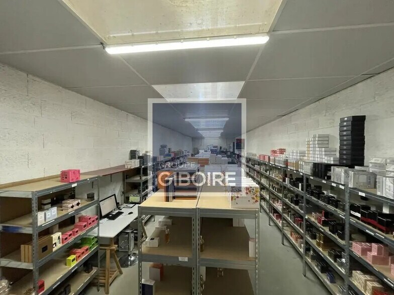 Industrial in Noyal-Châtillon-sur-Seiche for lease - Interior Photo - Image 3 of 3
