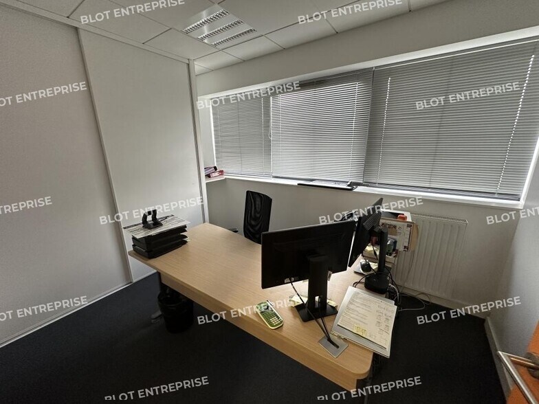 Office in Quimperlé for lease - Interior Photo - Image 3 of 5