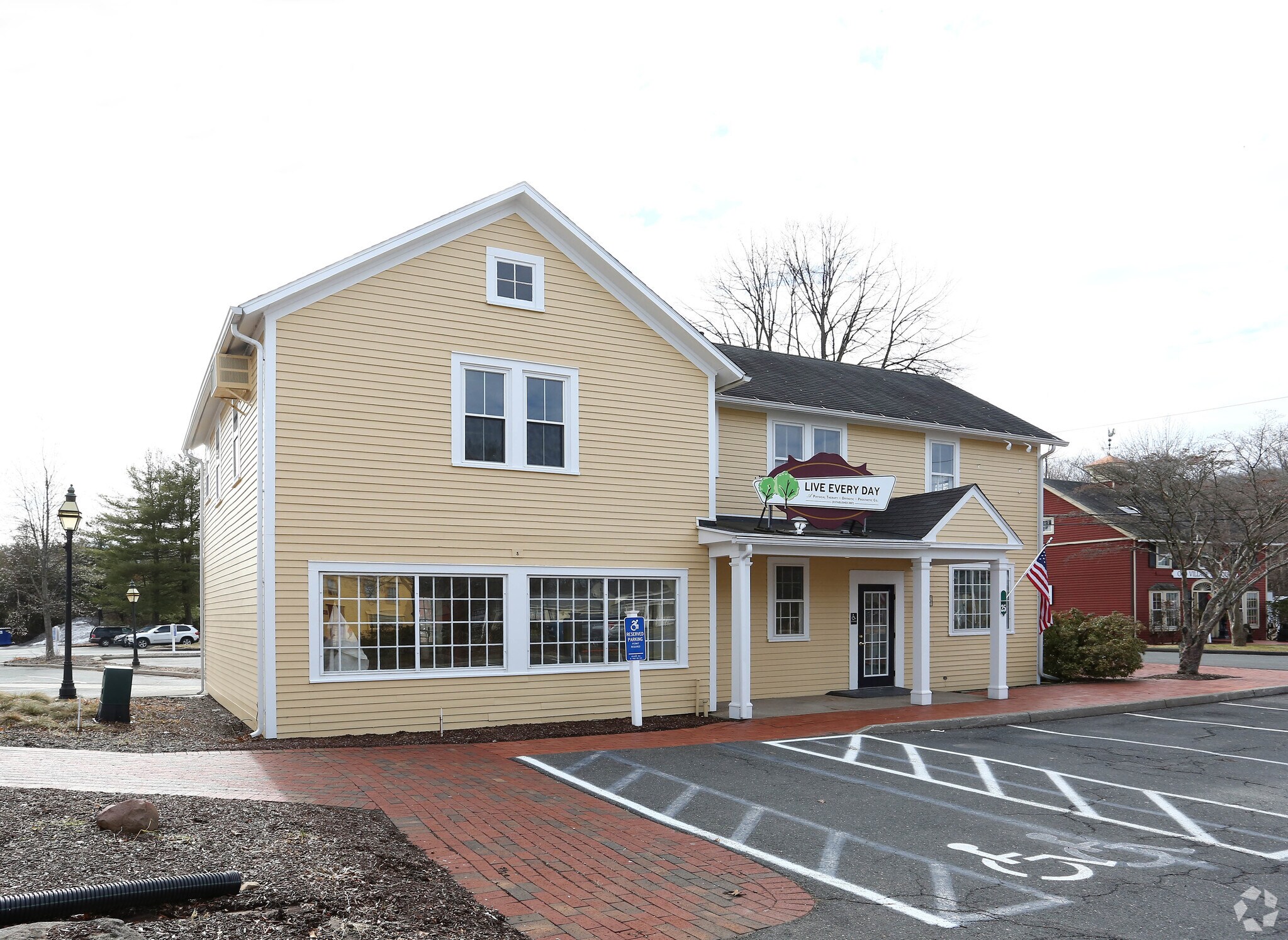 25 E Main St, Avon, CT for sale Primary Photo- Image 1 of 1
