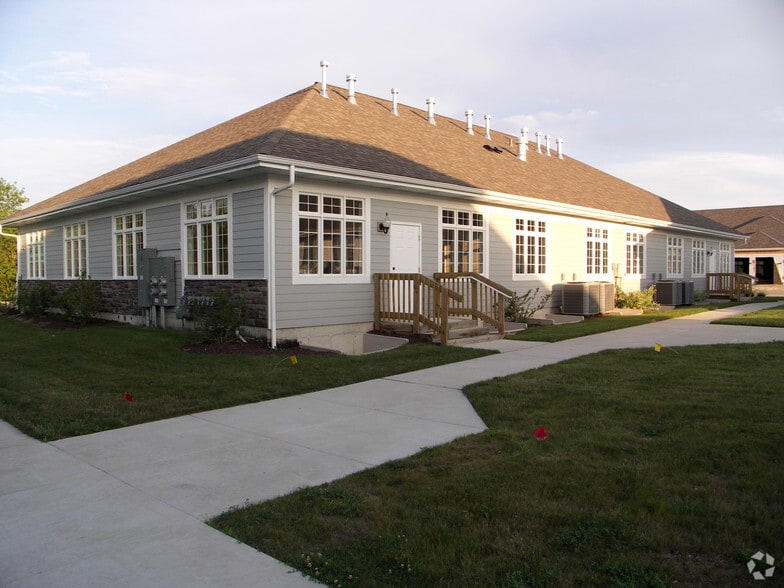 700-730 Fox Glen Ct, Fox River Grove, IL for lease - Building Photo - Image 2 of 14