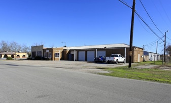 621 W Main St, La Porte TX - Warehouse