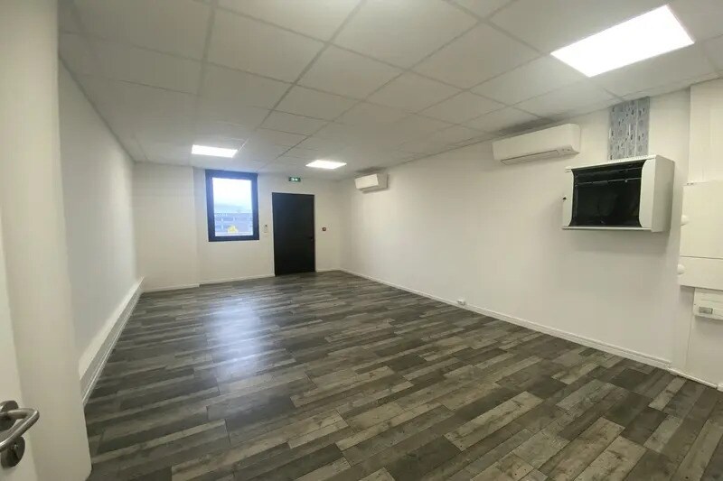 Office in Montpellier for lease - Building Photo - Image 2 of 11