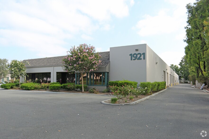 Industrial in Santa Ana, CA for sale - Primary Photo - Image 1 of 1