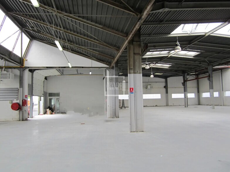 Flex in Carquefou for lease - Interior Photo - Image 3 of 4