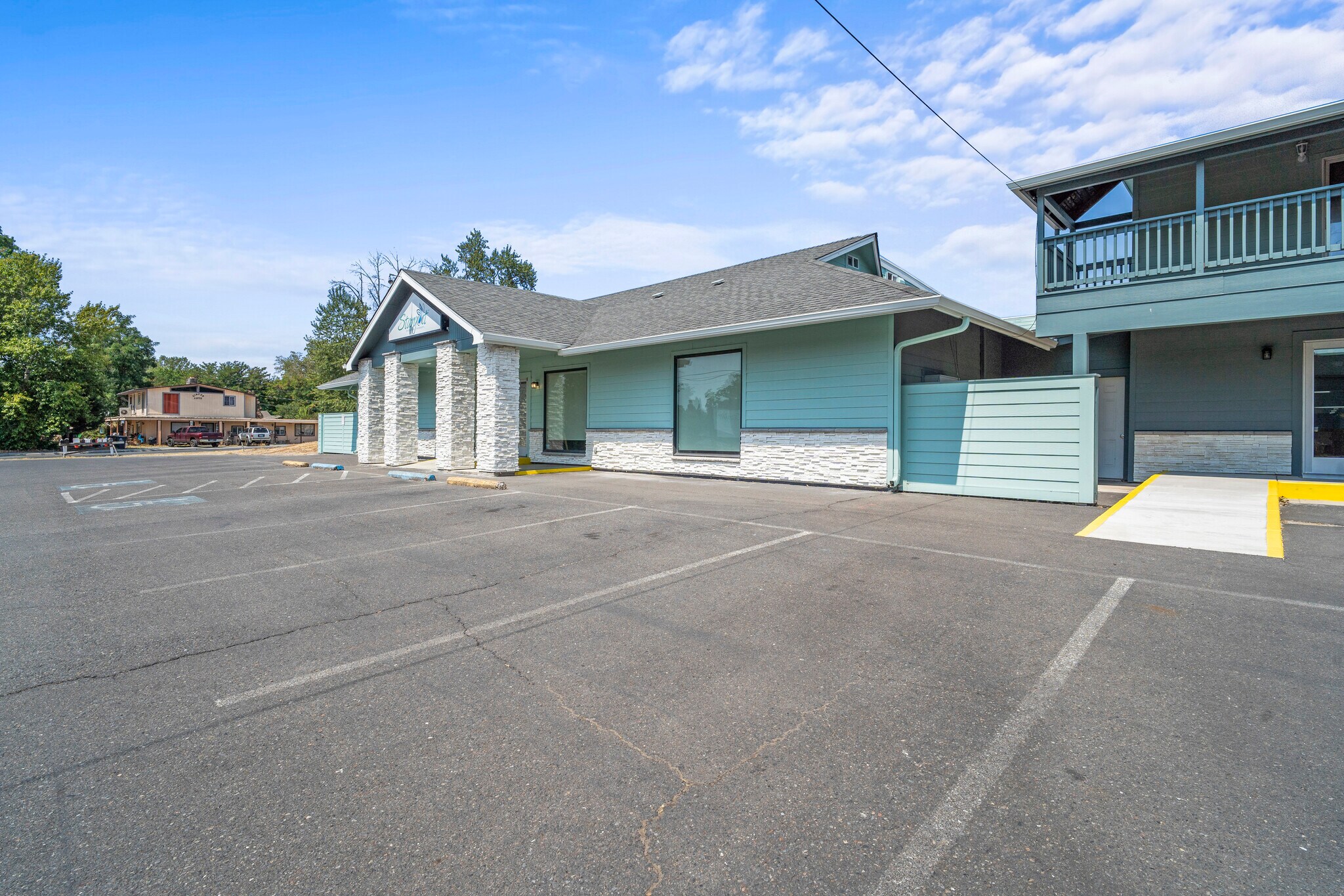 1960 SW G St, Grants Pass, OR for sale Primary Photo- Image 1 of 1