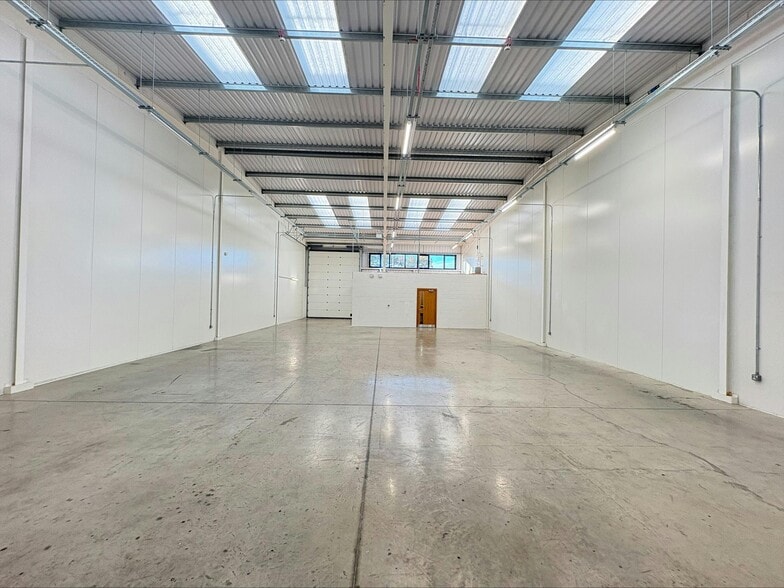 19A-19D Manasty Rd, Peterborough for lease - Building Photo - Image 3 of 10