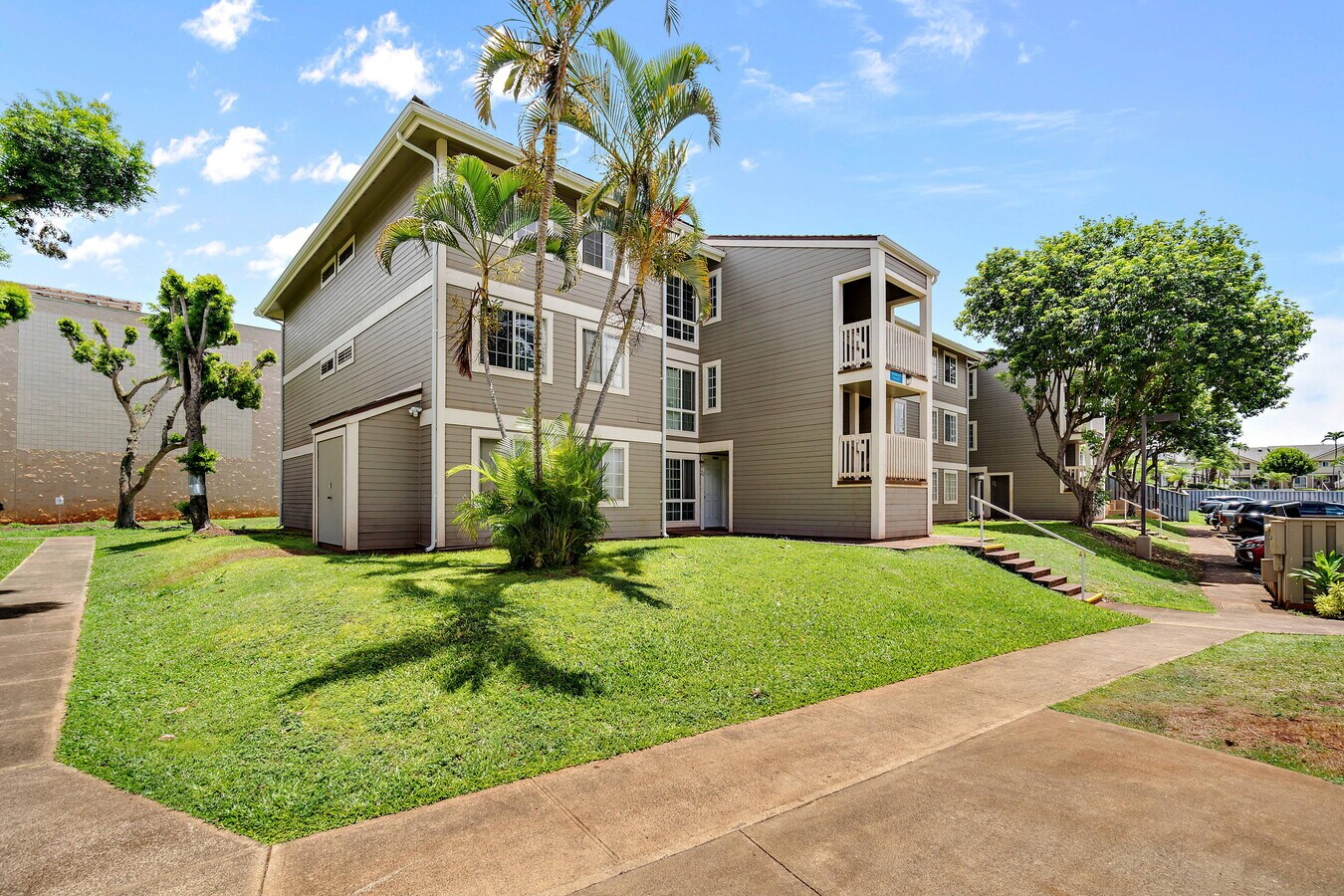 941121 Ka Uka Blvd, Waipahu, HI 96797