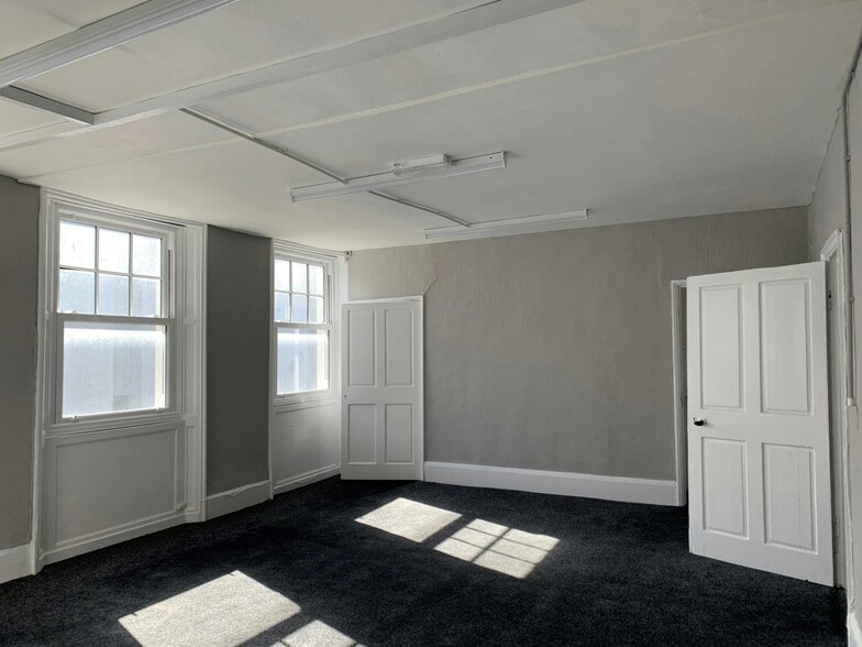 5-9A Saville Row, Newcastle Upon Tyne for lease - Interior Photo - Image 2 of 8