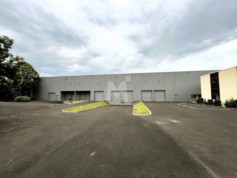 Industrial in Lisses for lease - Building Photo - Image 3 of 12