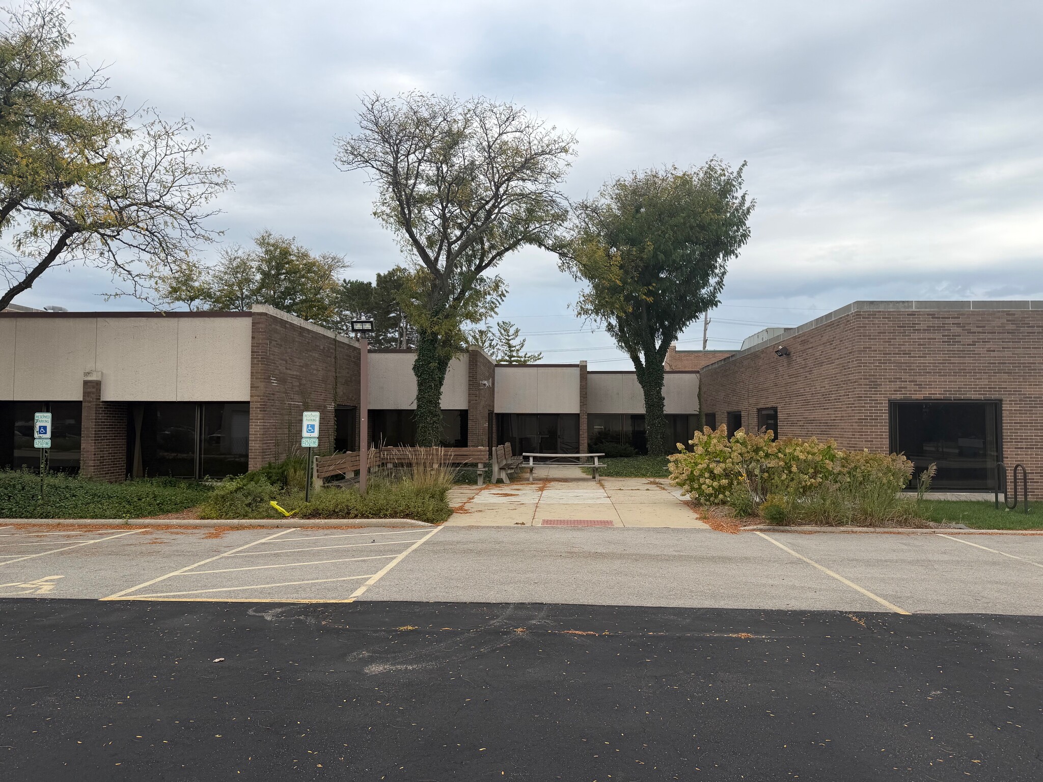 1475 S Wheeling Rd, Wheeling, IL for lease Interior Photo- Image 1 of 17