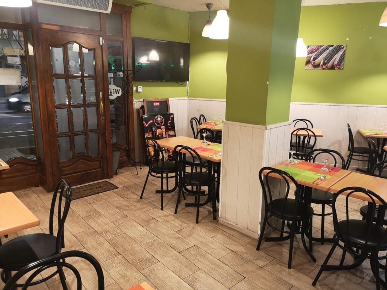 Retail in Barcelona, Barcelona for lease Interior Photo- Image 1 of 6