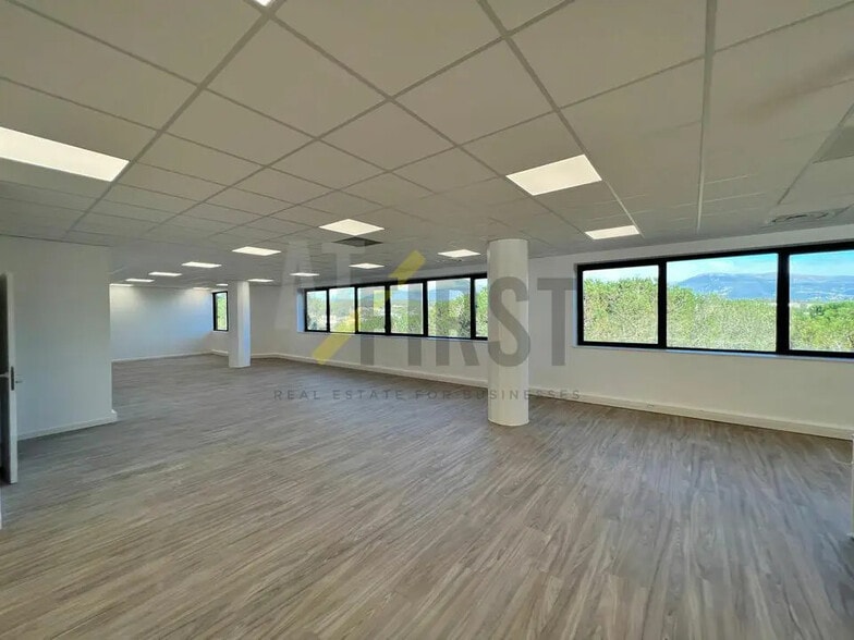 Office in SOPHIA ANTIPOLIS for lease - Interior Photo - Image 2 of 12