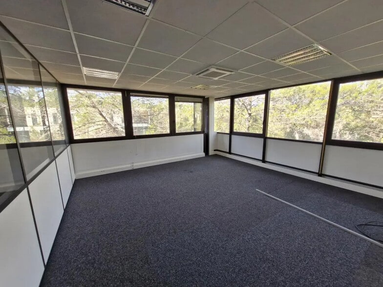 Office in SOPHIA ANTIPOLIS for lease - Building Photo - Image 3 of 7