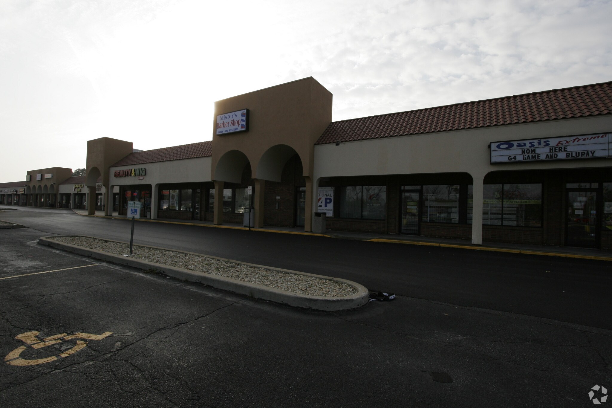 10051195 Ridge Rd, Griffith, IN 46321 Mansard's Plaza