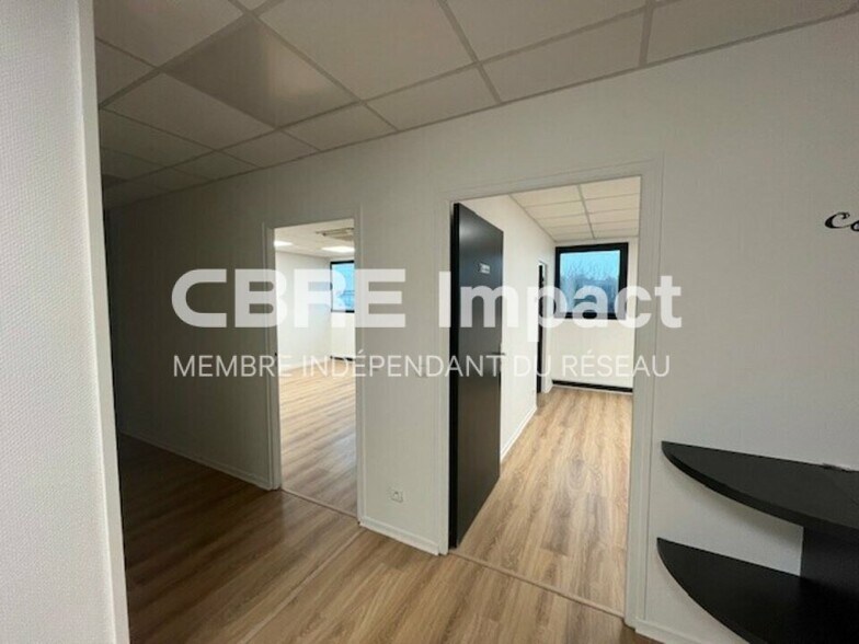 26 Rue Robert Fulton, Reims for lease - Interior Photo - Image 3 of 10