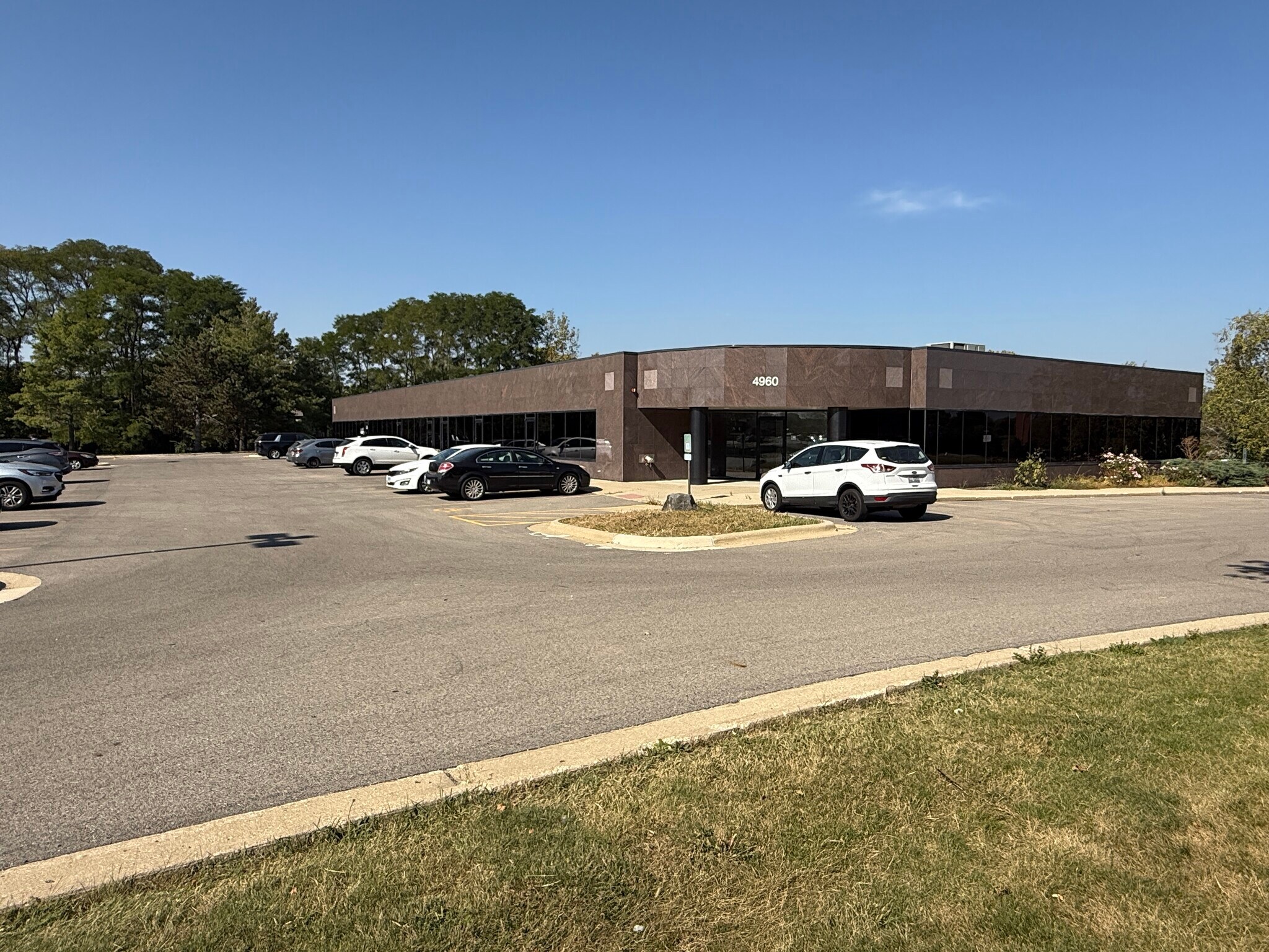 4960 E State St, Rockford, IL for lease Building Photo- Image 1 of 6
