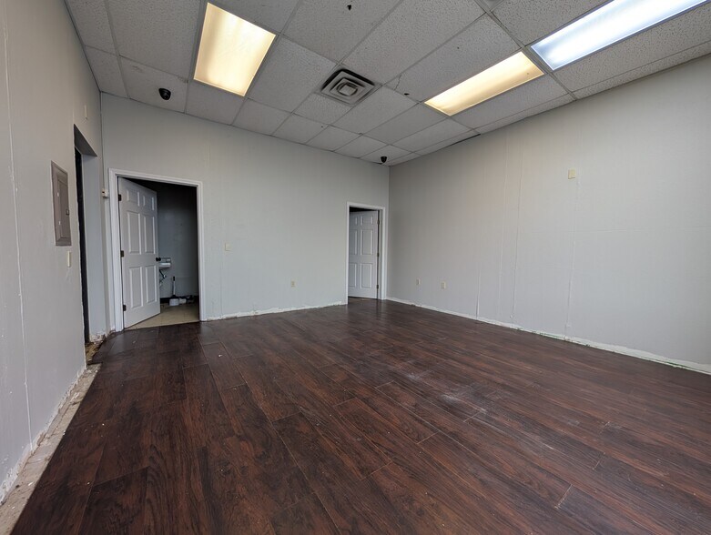 1303 SW 30th St, Lawton, OK for lease - Building Photo - Image 3 of 5