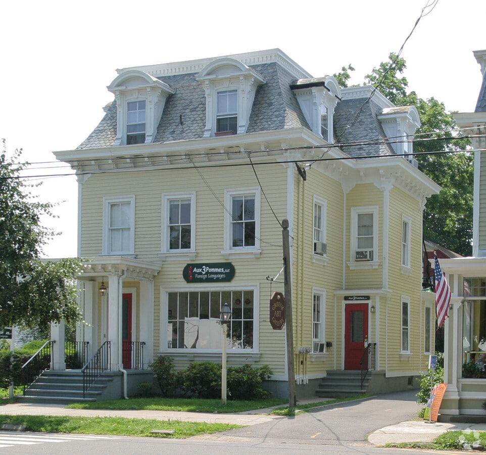 29 Whitfield St, Guilford, CT 06437