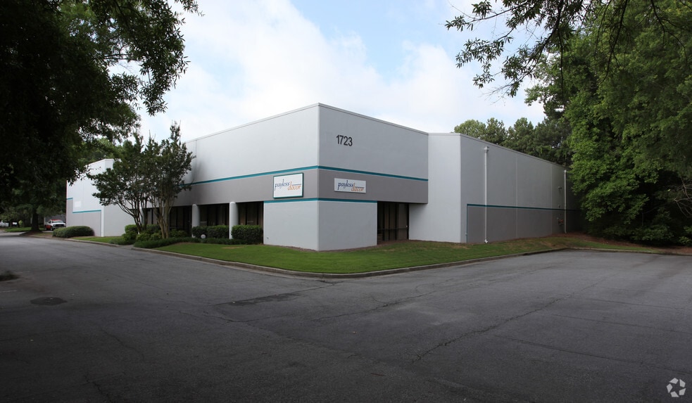 1723 Webb Dr, Norcross, GA for lease - Building Photo - Image 1 of 3