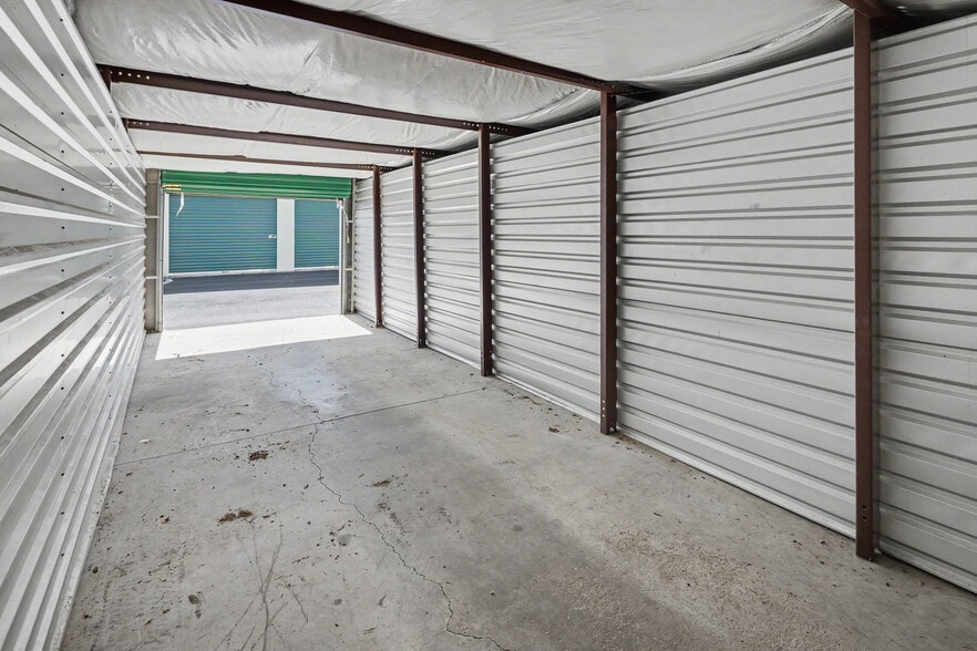 Halifax Rd Storage Units portfolio of 1 properties for sale on LoopNet.com - Building Photo - Image 2 of 91