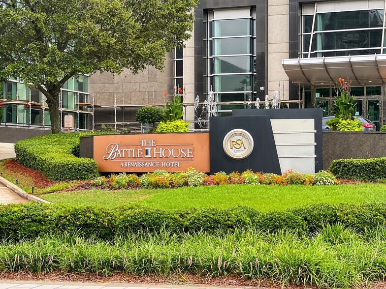 11 N Water St, Mobile, AL for lease - Lobby - Image 3 of 14