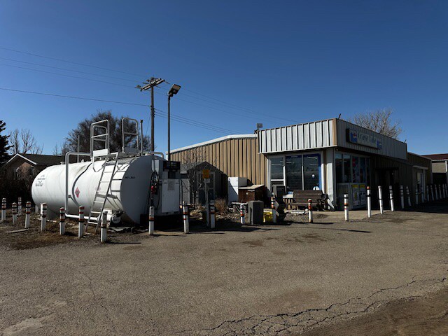 604 1 St S, Grassy Lake, AB for sale - Primary Photo - Image 1 of 1