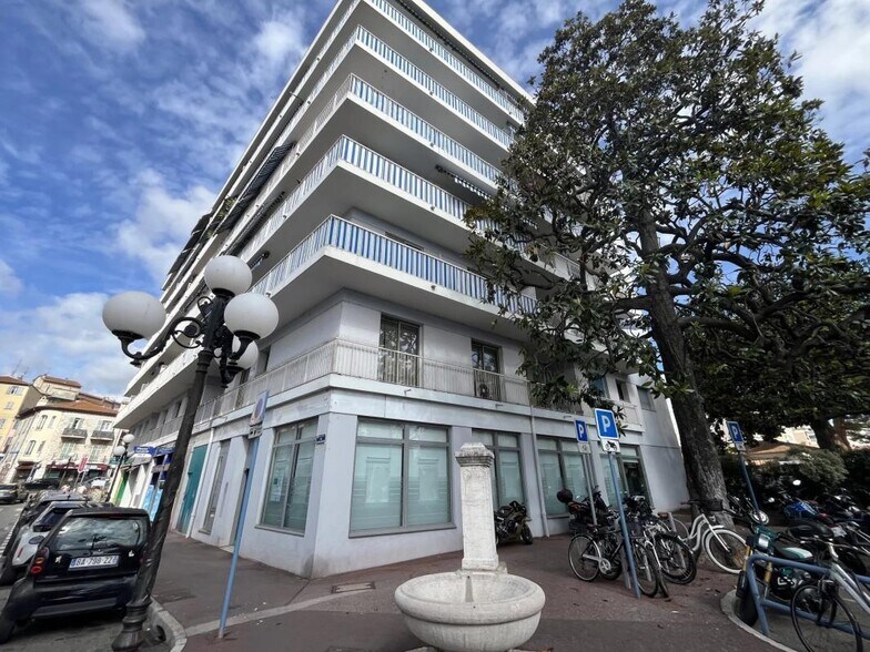 Retail in Cagnes-sur-Mer for lease - Building Photo - Image 2 of 8