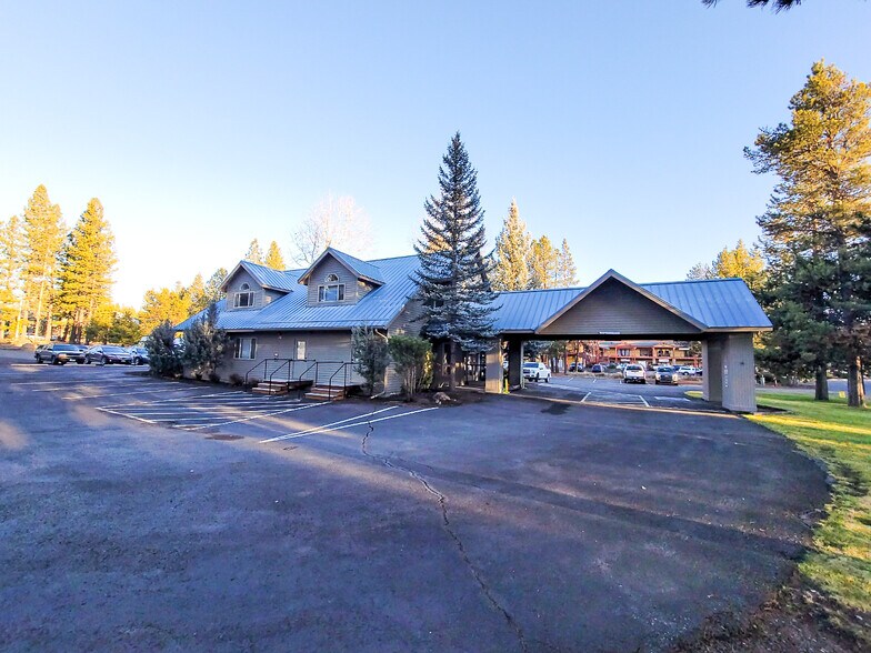 56890 Venture Ln, Sunriver, OR for sale - Primary Photo - Image 1 of 1