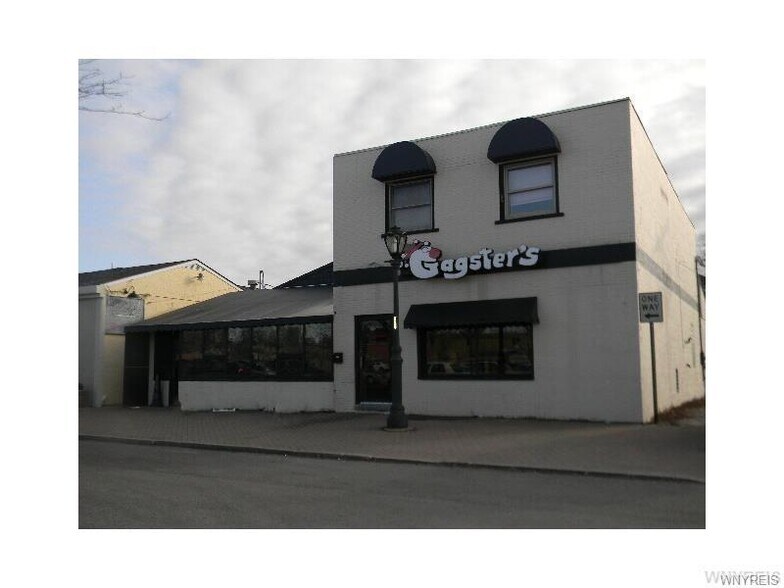 708 E Market St, Niagara Falls, NY for sale - Primary Photo - Image 1 of 1